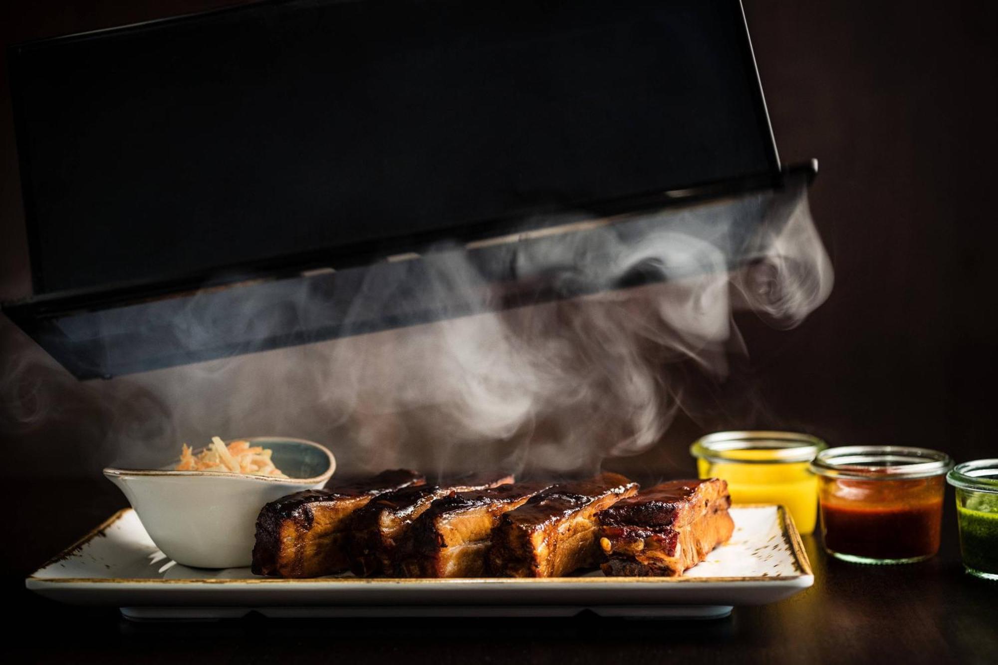 פרנקפורט Le Meridien Frankfurt מראה חיצוני תמונה A steak being served