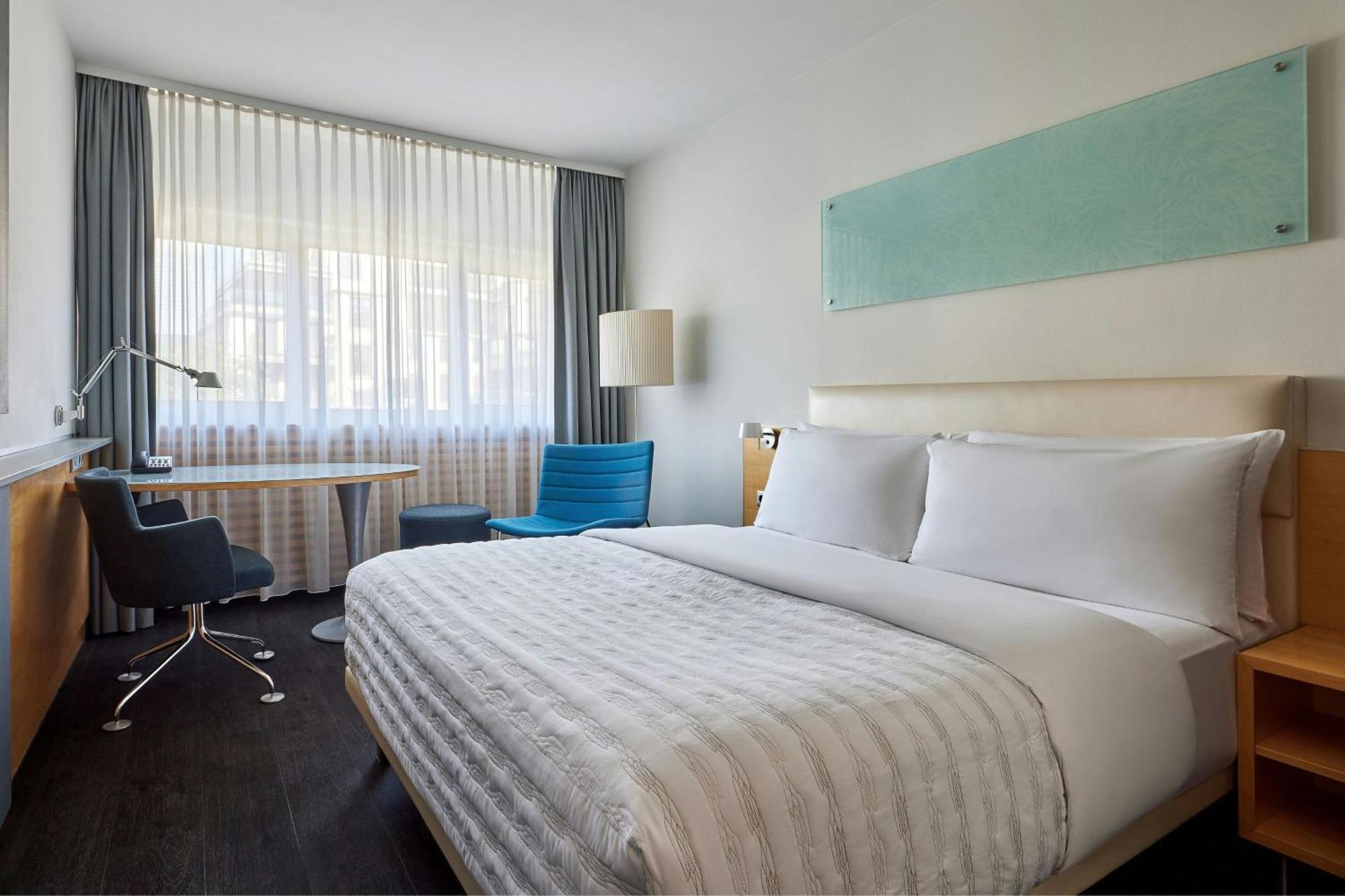 פרנקפורט Le Meridien Frankfurt מראה חיצוני תמונה A typical room at the hotel