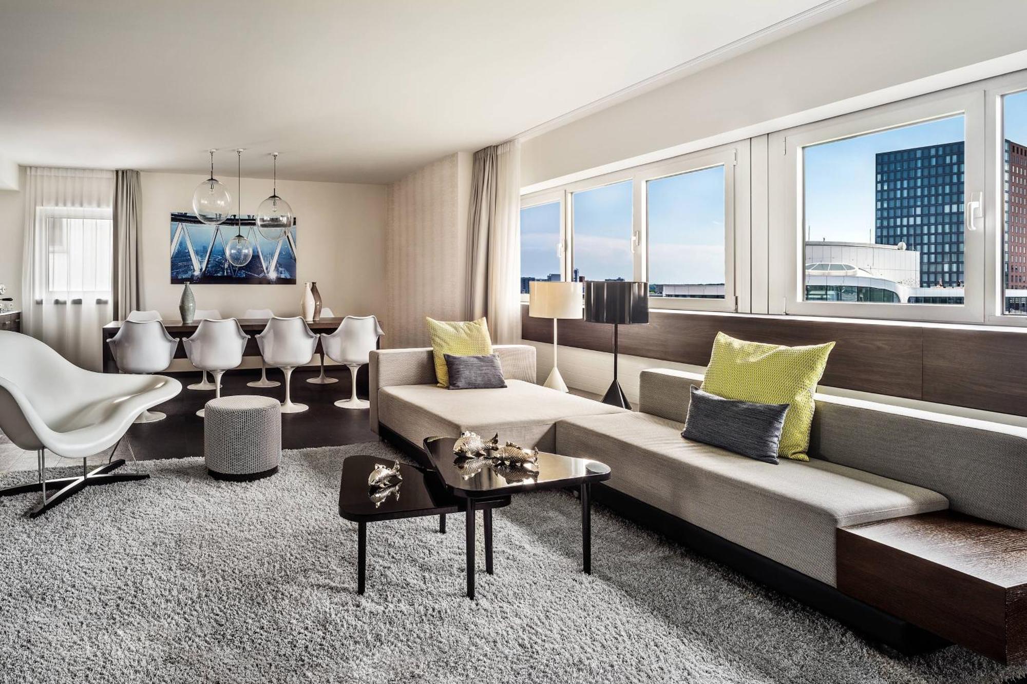 פרנקפורט Le Meridien Frankfurt מראה חיצוני תמונה The living room of a suite at the Mandarin Oriental, Munich
